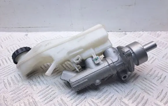 Master brake cylinder