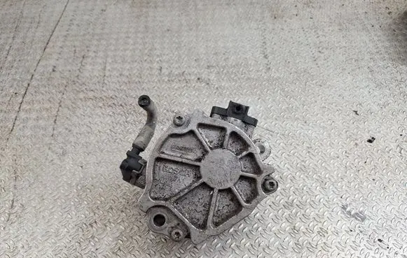 Volvo V40 Vacuum pump 9804021880
