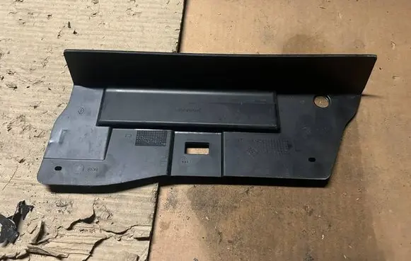 Renault Clio IV Intercooler air guide/duct channel 960154521R