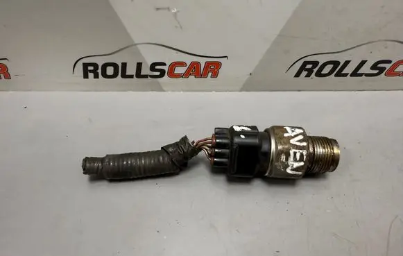 Toyota Avensis Verso Fuel pressure sensor 