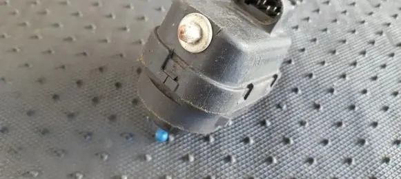 Renault Espace III Headlight level adjustment motor P7700415343