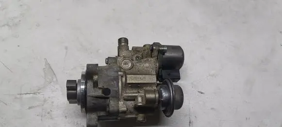BMW 5 F10 F11 Fuel injection high pressure pump 7613933