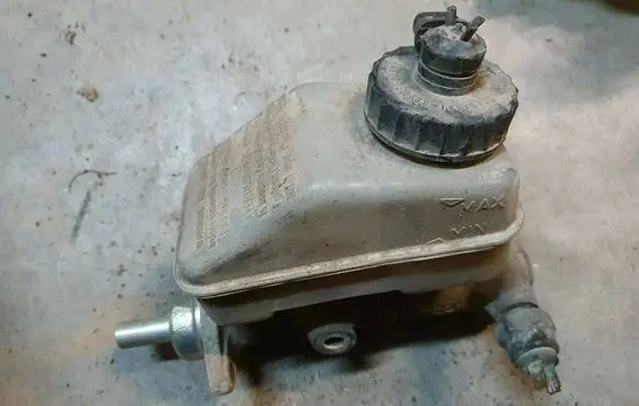 Volkswagen Golf I Master brake cylinder 171611307A