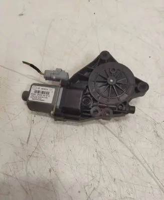 Hyundai ix20 Front door window regulator motor 824501P000 0130822580 2F120228