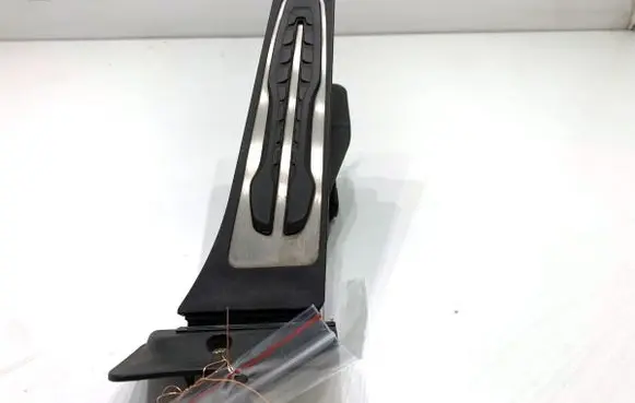 BMW 5 G30 G31 G38 Accelerator throttle pedal 6889824