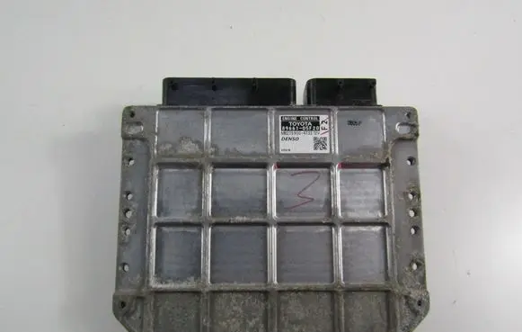 Toyota Avensis T270 Engine control unit/module ECU 0966105F20