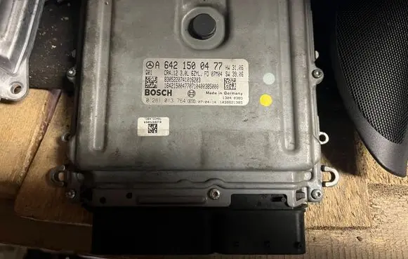 Mercedes-Benz R W251 Engine control unit/module A6421500477 6421500477
