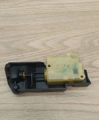 Volvo XC70 Fuel tank cap lock motor 9483311 3606