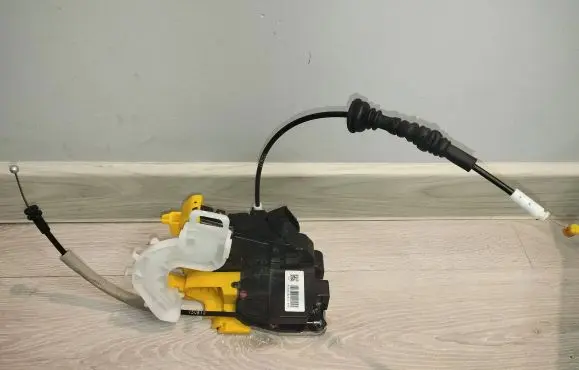 KIA Ceed Front door lock 81320A2410