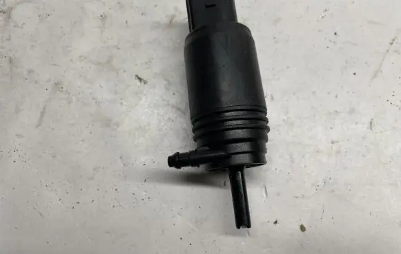 BMW M3 F80 Windscreen/windshield washer pump 7345885