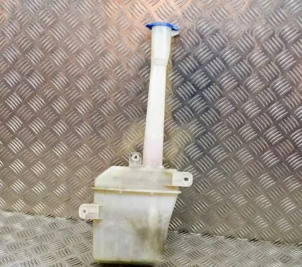 KIA Carens I Windshield washer fluid reservoir/tank