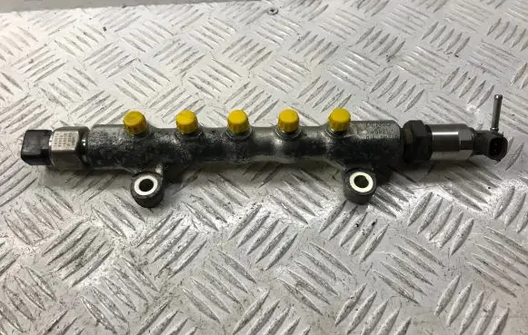 Toyota Corolla Verso AR10 Fuel main line pipe 238100R020 8945860010