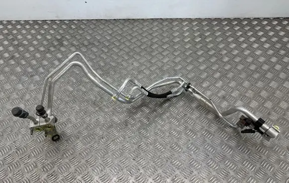 Volvo XC40 Air conditioning (A/C) pipe/hose 