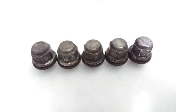Toyota Avensis T270 Nuts/bolts 