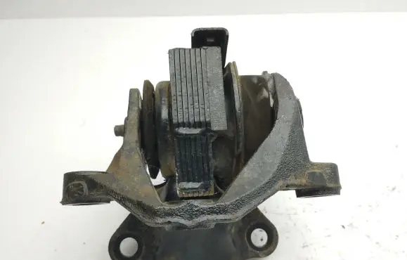 Mazda CX-7 Engine mount bracket