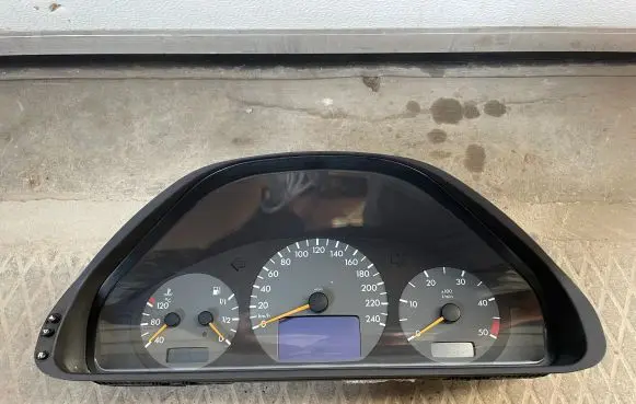 Mercedes-Benz E W210 Speedometer (instrument cluster) 87001357 88311281 A2105406048