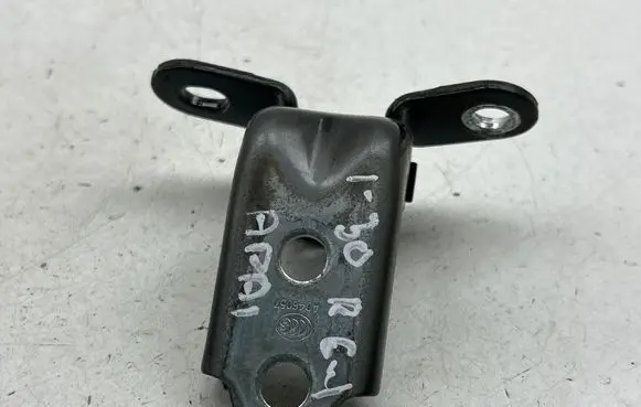 Hyundai i30 Rear door lower hinge 