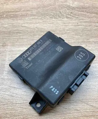 Audi A6 S6 C6 4F Gateway control module 8T0907468H
