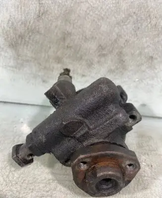 Volkswagen Golf IV Power steering pump 