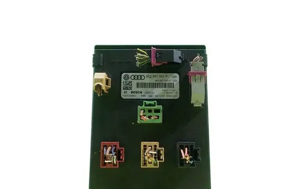 Audi A5 8T 8F Central body control module 8K0967063P