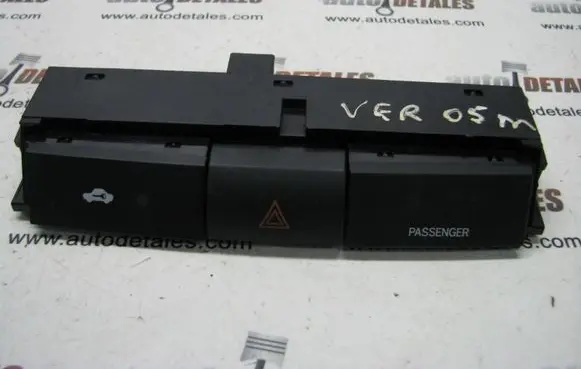 Toyota Corolla Verso AR10 Hazard light switch 153965