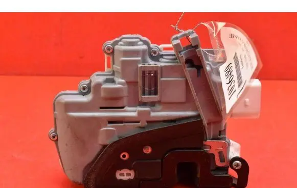 Seat Altea XL Front door lock ZDP0031L
