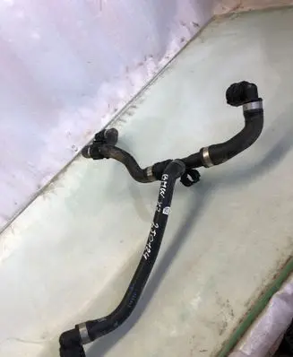 Engine coolant pipe/hose
