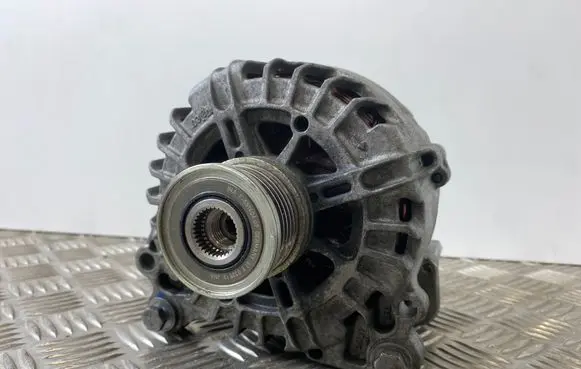 Skoda Kodiaq Generator/alternator 04L903021A 2715269B