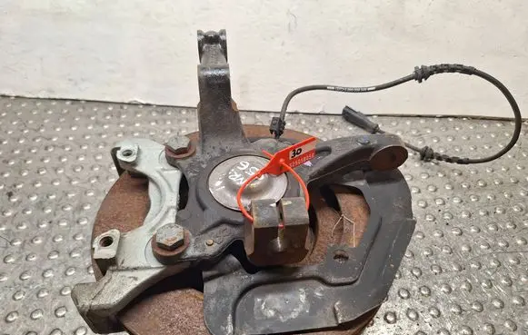 Renault Twingo III Front wheel hub spindle knuckle 400157575R S25056056