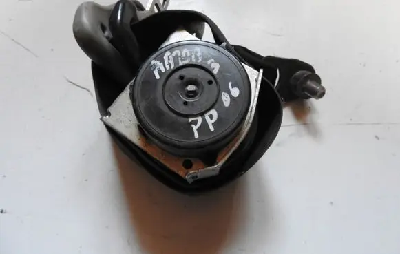 Mazda 3 I Seat belt trim ff3ds633
