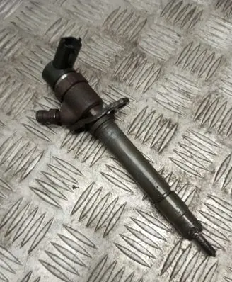 Volvo S60 Fuel injector 8658352