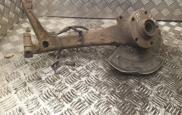 Volkswagen PASSAT B5 Front wheel hub