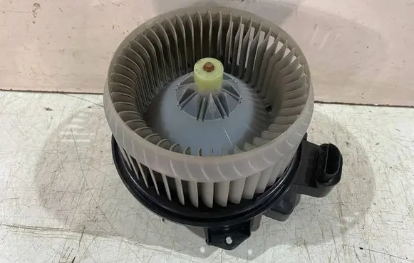 Toyota Avensis T270 Heater fan/blower 2727008104