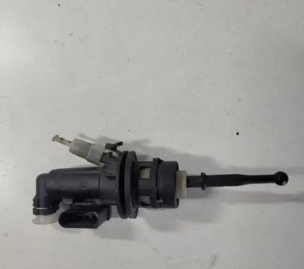 Skoda Octavia Mk2 (1Z) Clutch master cylinder 6284000056