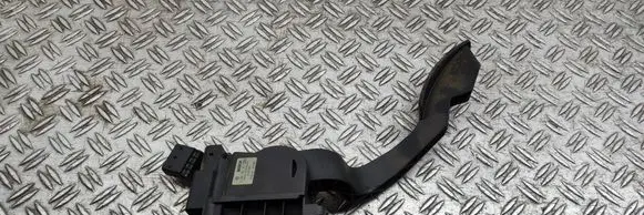 Accelerator throttle pedal