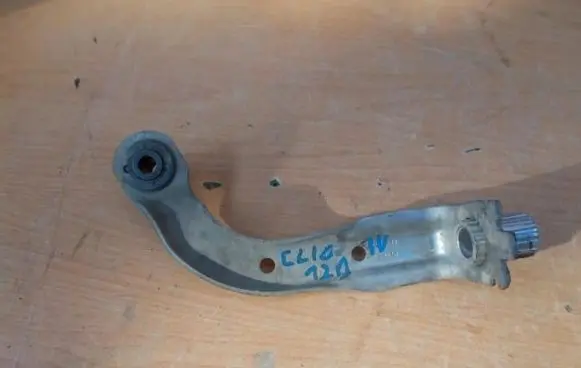 Renault Clio IV Radiator mount bracket