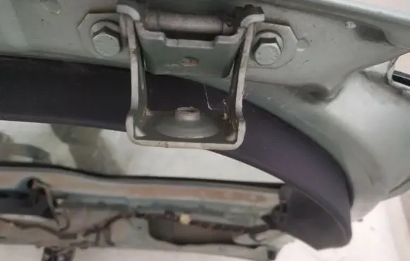 Alfa Romeo 147 Tailgate/trunk/boot hinge