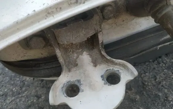 Volvo S40, V40 Rear door lower hinge