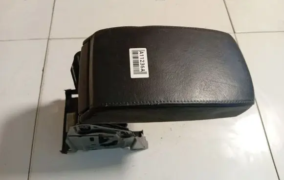 Skoda Octavia Mk2 (1Z) Armrest 1J0864207
