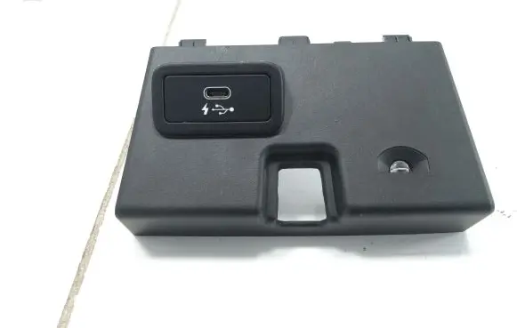 BMW 3 G20 G21 USB socket connector 8711939
