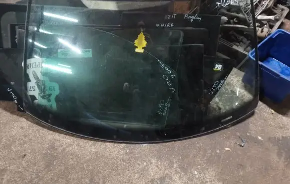 Volkswagen Tiguan Front windscreen/windshield window 