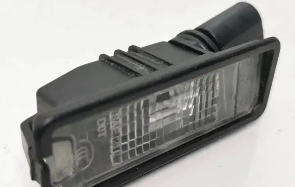 Volkswagen Cross Polo Number plate light 1K8943021 E208044