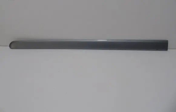 Opel Zafira B Front door trim (molding) 13137772