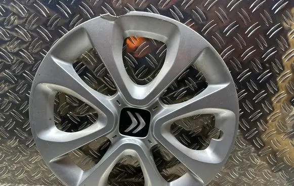 Citroen C3 R15 wheel hub/cap/trim 9813869477 9813869577