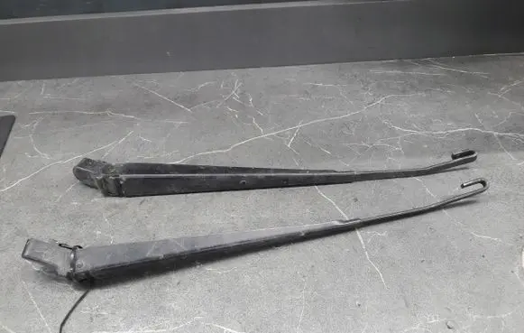 Ford Escort Front wiper blade arm