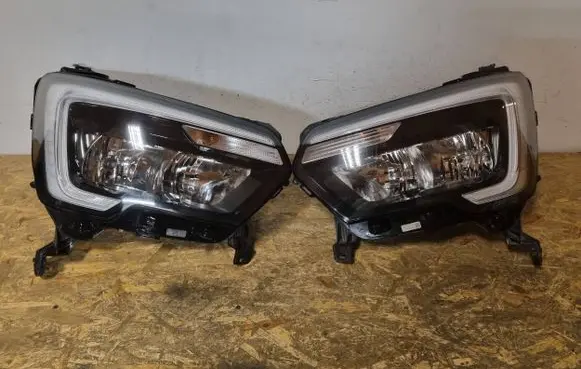 Renault Master III Headlights/headlamps set 260105567R 366900804 0021113104
