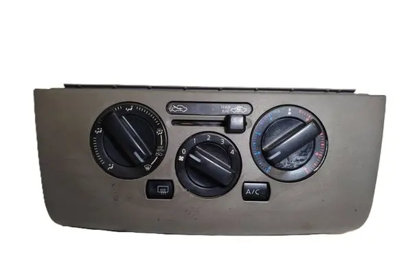 Nissan Versa Climate control unit 27570EM00B