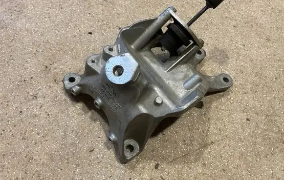 Audi Q7 4M Engine mounting bracket 4M0199308BM
