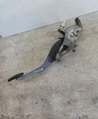 Toyota Avensis T250 Brake pedal 16094A01 13303