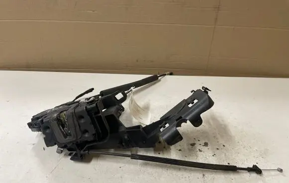 Jaguar XF X250 Front door lock 8X23203A28CE 962019104